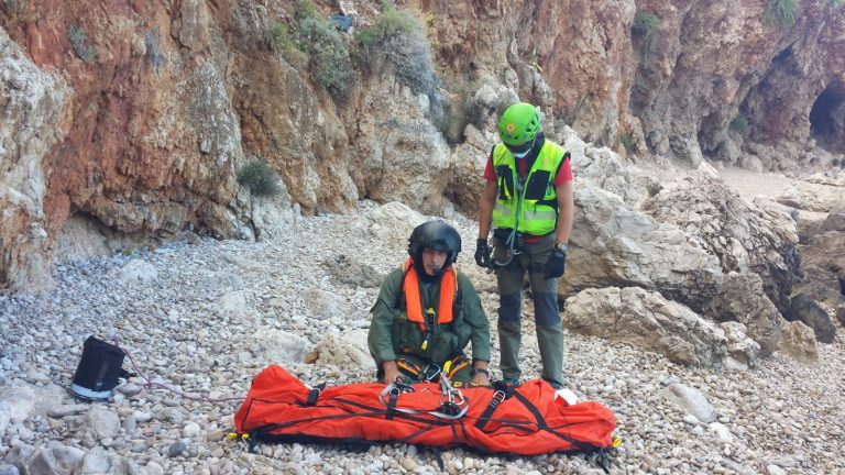 L’Aeronautica Militare di Birgi salva una donna allo Zingaro con elisoccorso