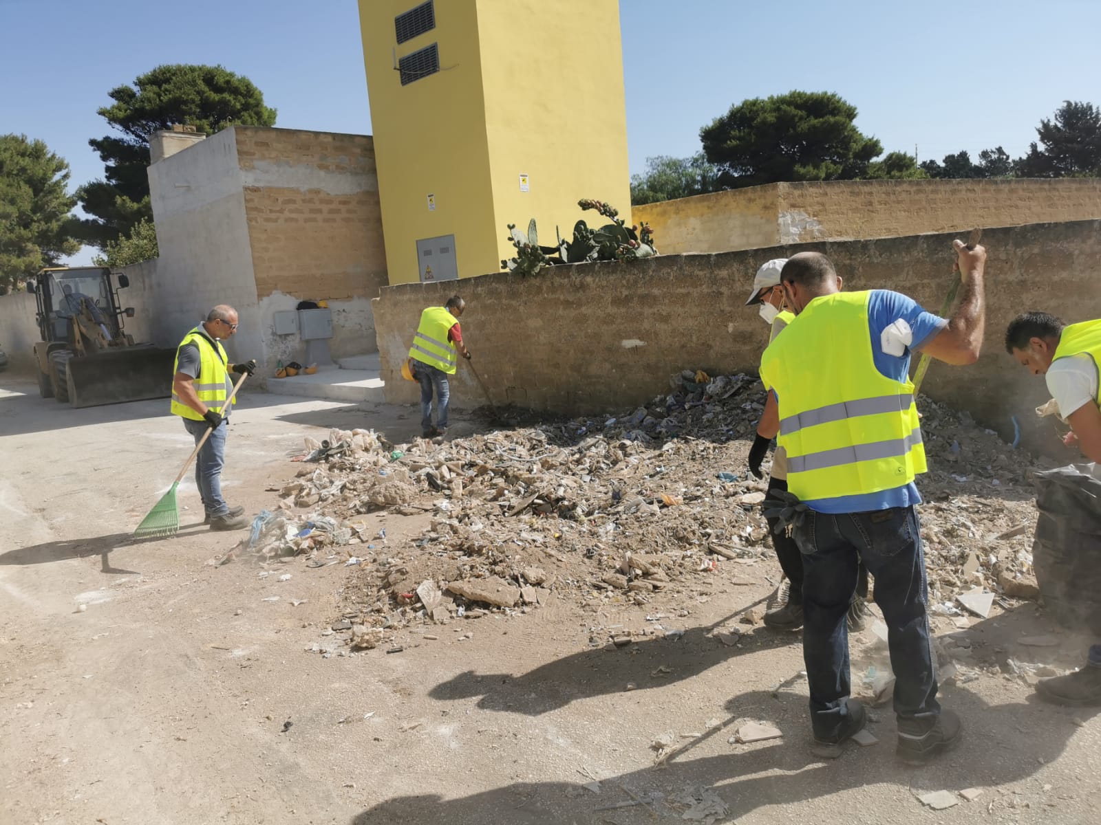 Rifiuti a Mazara, bonificata via Napoli