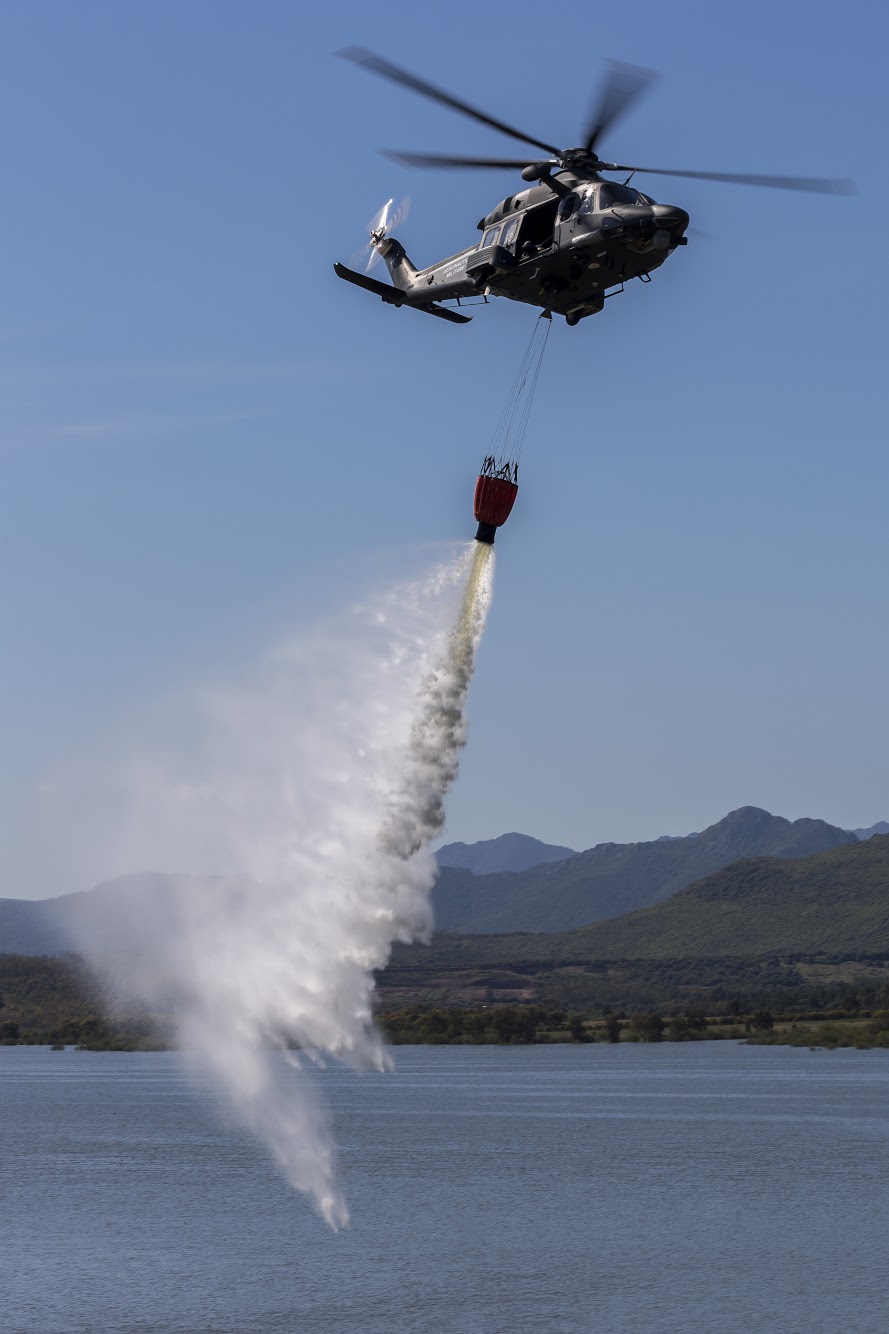 Poggioreale: equipaggio dell’Aeronautica di Birgi spegne vasto incendio
