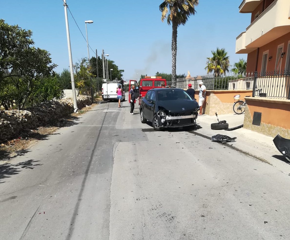 Scontro tra via Pupo e Ranna: non si ferma allo Stop e impatta con un’altra vettura