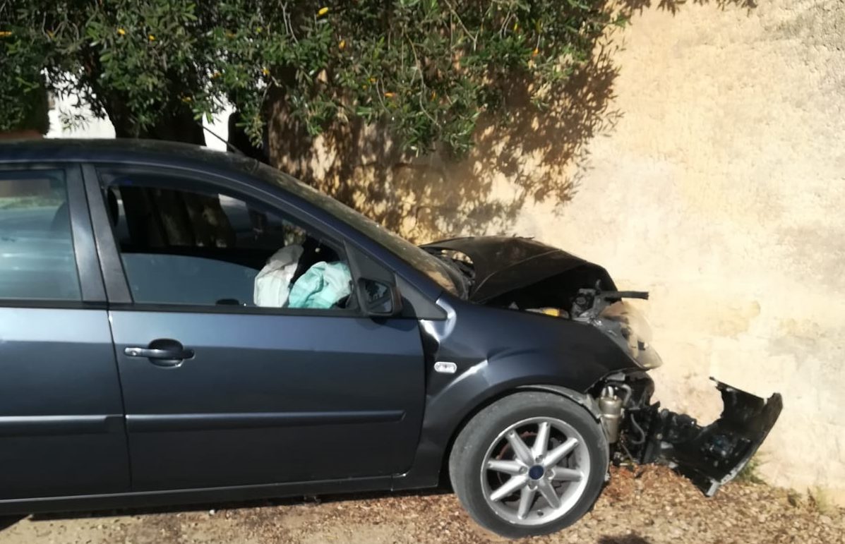 Marsala: scontro tra vetture a Pastorella, due feriti