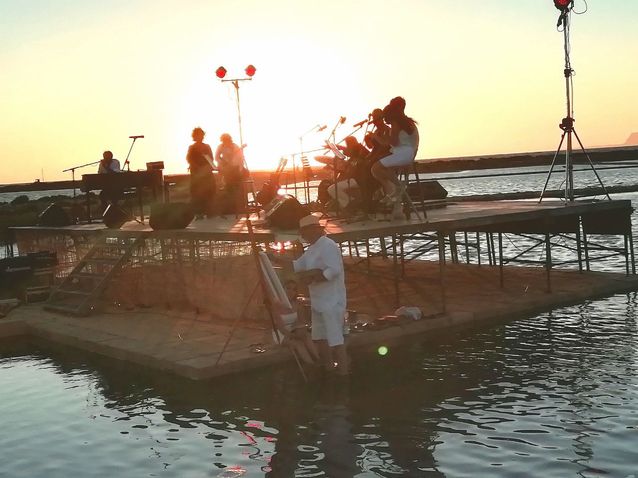 ‘a Scurata’ il Lucio Dalla al calar del sole con Carpe Diem, successo alle Saline Genna