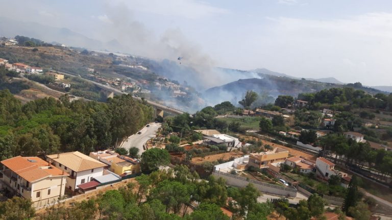 Incendio nell’alcamese, interviene un mezzo dell’Aeronautica