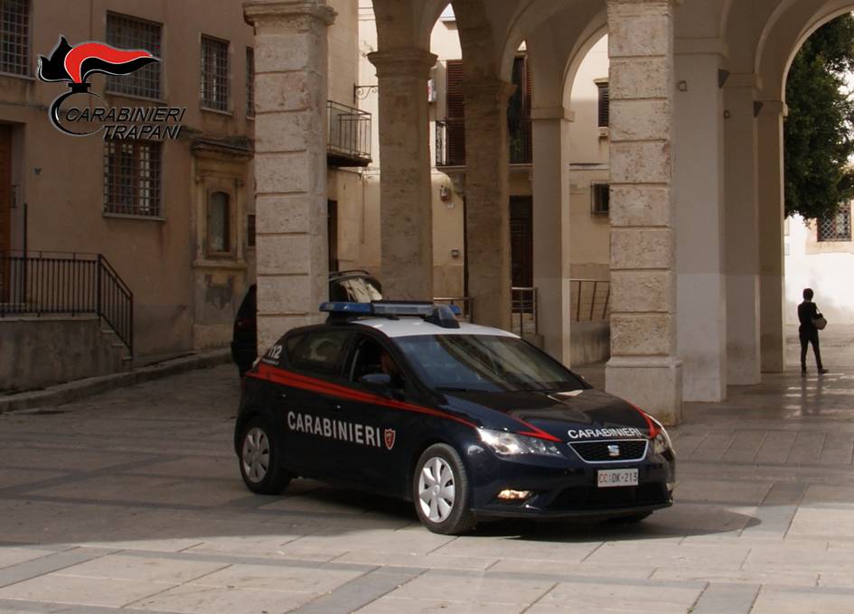 Aggredisce un coetaneo e ferisce un carabiniere: castelvetranese in arresto