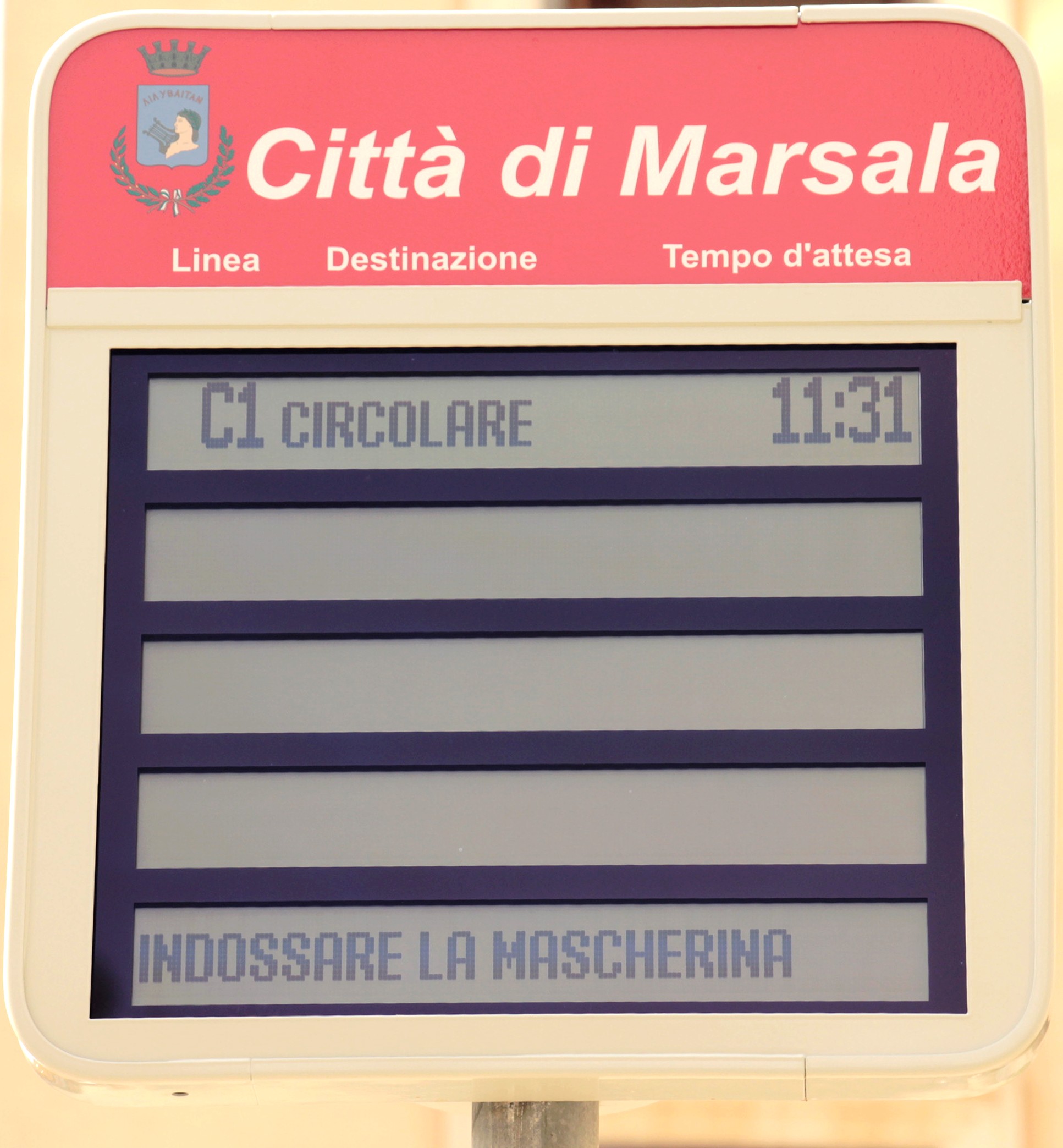 Marsala: nelle paline del bus circolare, la scritta “indossare la mascherina”