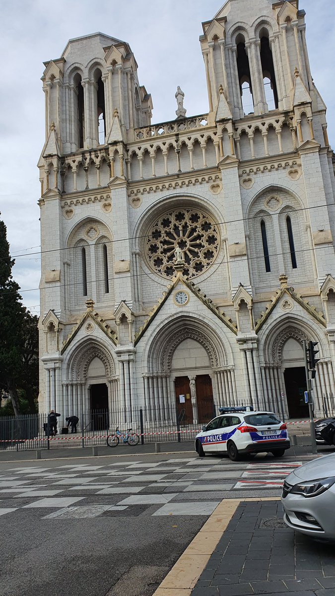 Nizza, attacco in una chiesa ci sono tre morti. Una vittima è stata decapitata