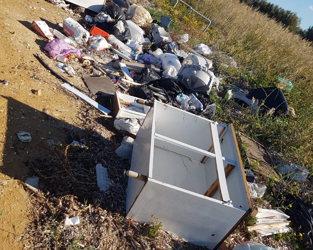 Marsala, ancora rifiuti al Parco di Salinella