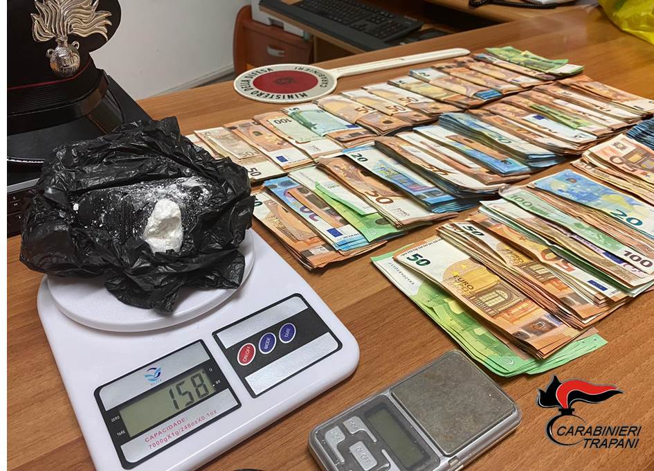 Marsala: arrestato commerciante per spaccio di cocaina, trovato con 39mila euro