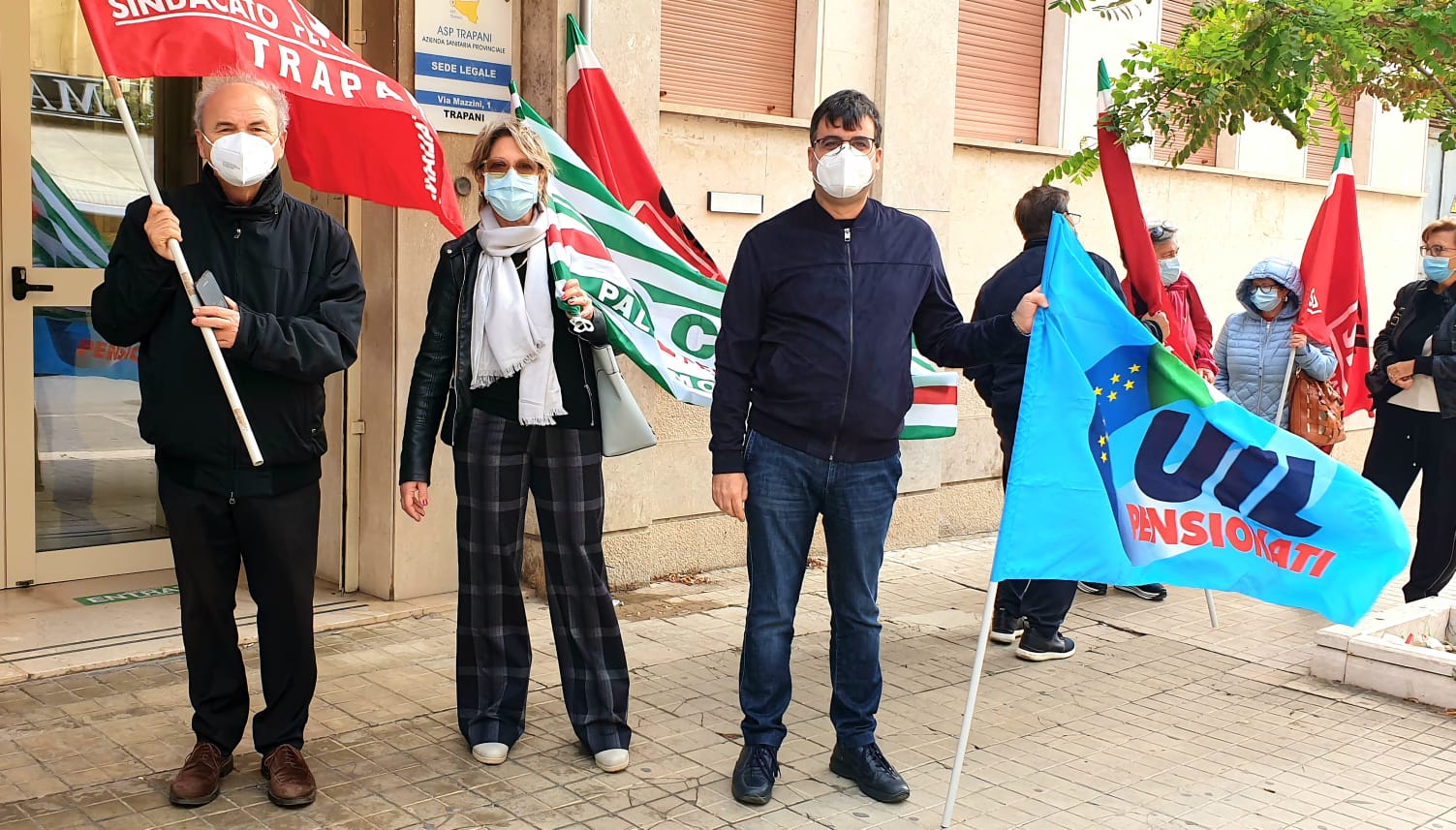 Rsa e diritto alla salute, i sindacati sfilano davanti l’Asp. In Prefettura un tavolo sull’emergenza Covid