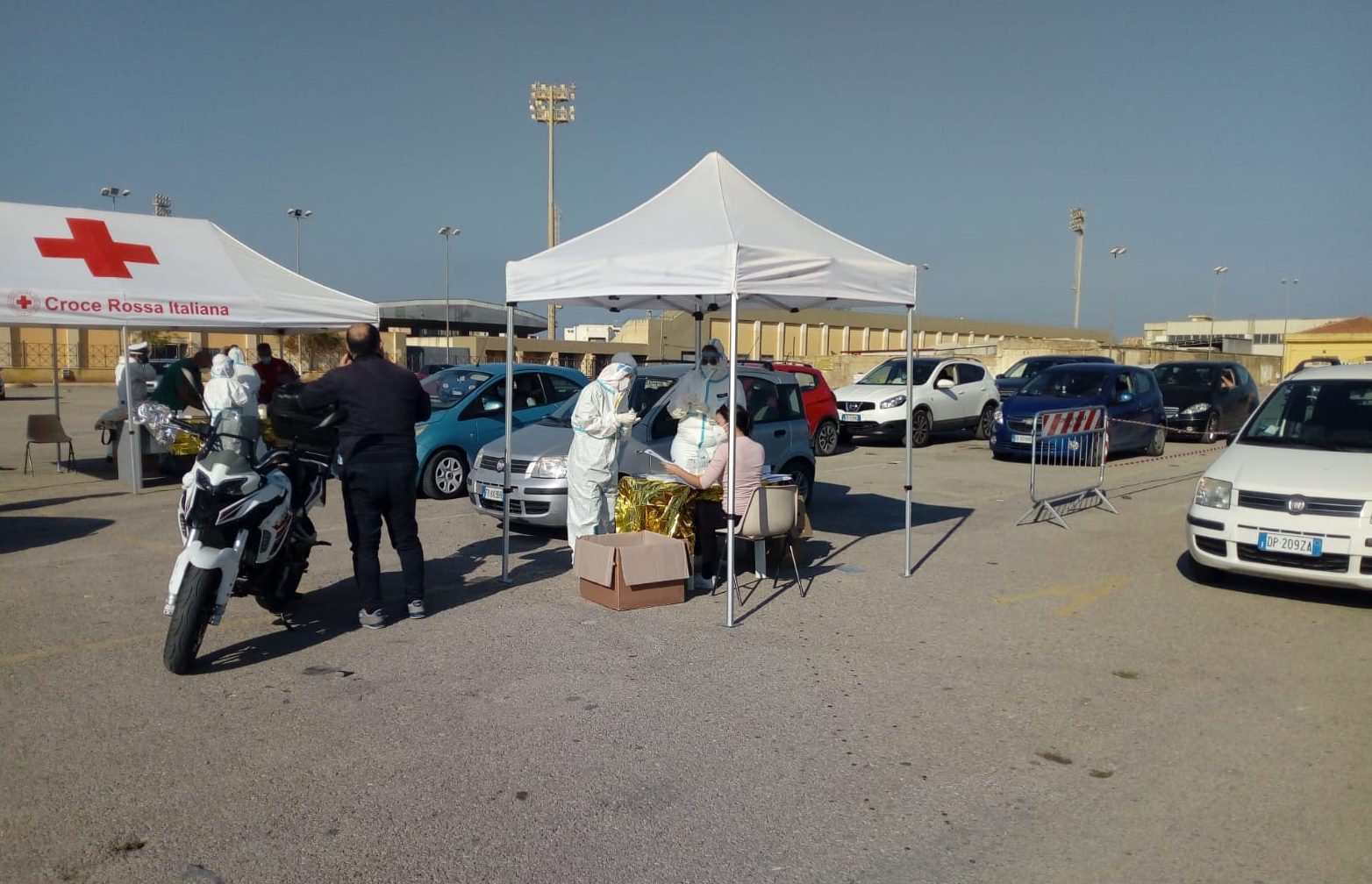 Marsala: iniziato lo screening anti-Covid in drive in allo Stadio, tante auto in fila