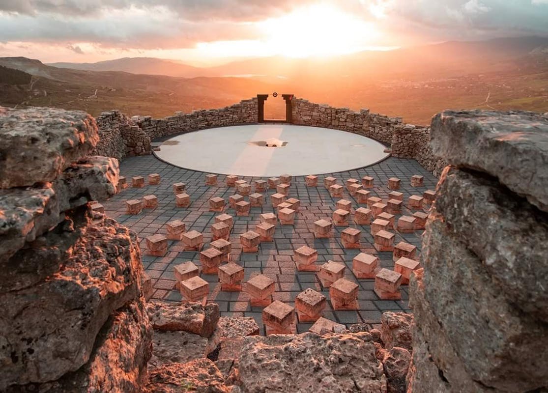 La Sicilia tra luce e oscurità. ‘Grand Tour’ nell’isola tra fascino e mistero