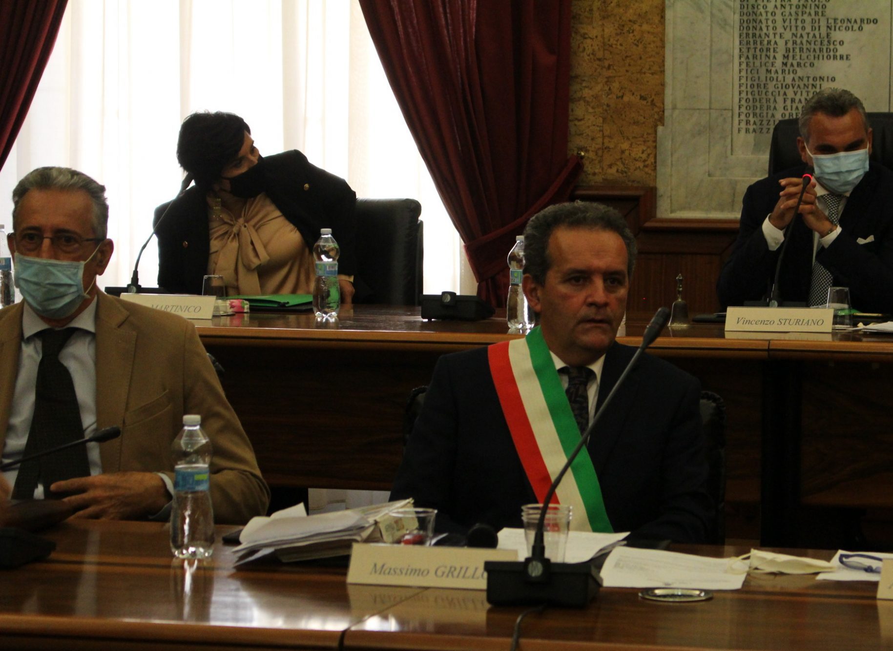 Da Fratelli d’Italia a Via, quante spine per Grillo…