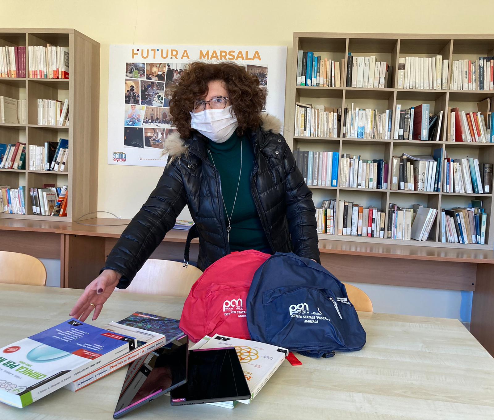 Il Liceo Pascasino di Marsala distribuisce kit didattici agli studenti in difficoltà