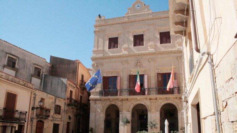 Salemi, ok a una variazione di bilancio per illuminazione pubblica e scuole