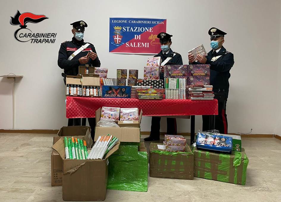 Fuochi d’artificio fabbricati abusivamente, denunciato un salemitano
