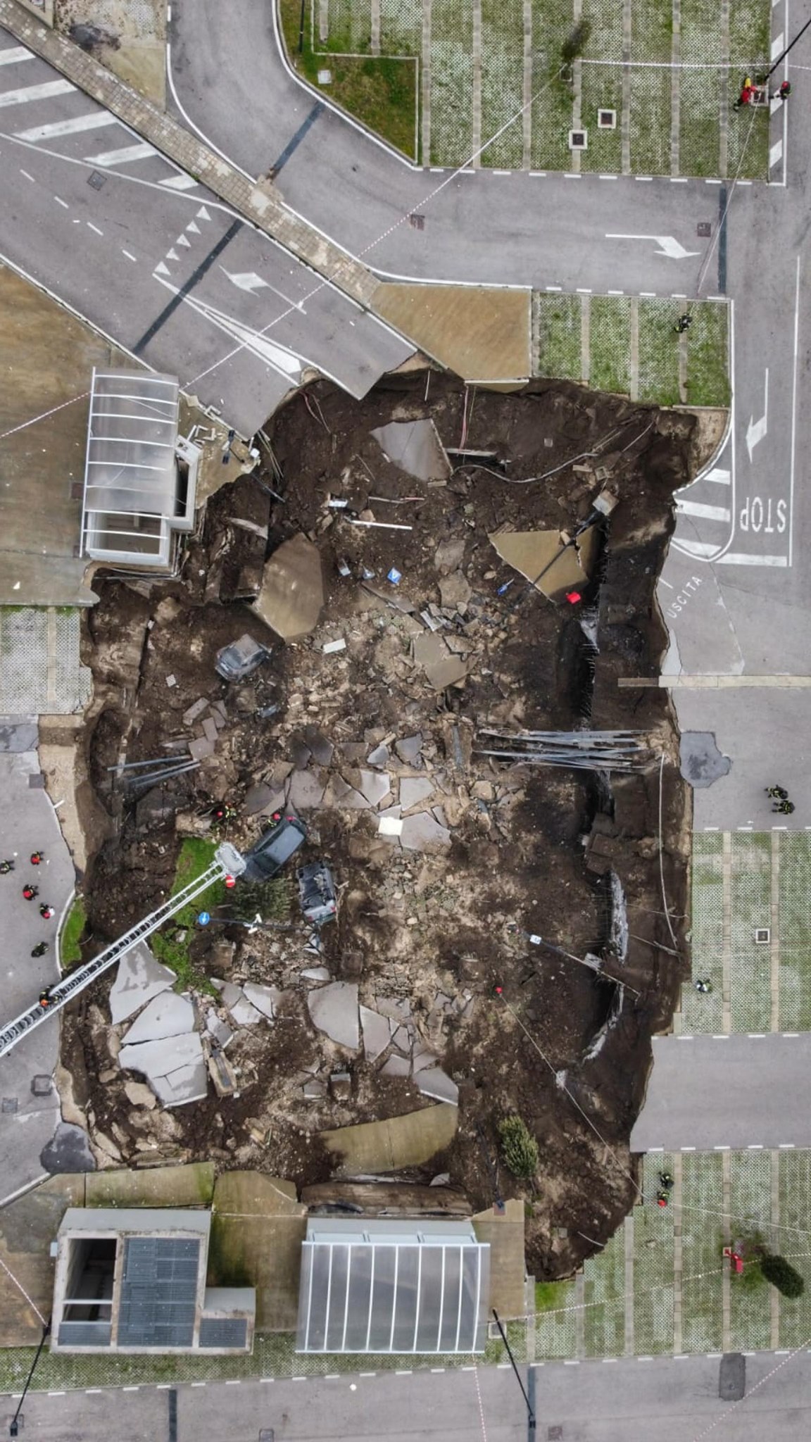 Voragine in parcheggio Ospedale del Mare a Napoli