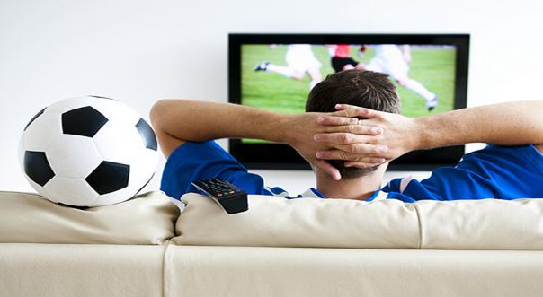 Partita di calcio: meglio in streaming o allo stadio?