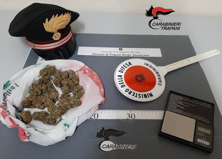Trapani: spacciatore arrestato, teneva la marijuana in una borsa da donna