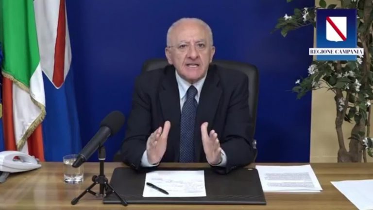 De Luca “In Campania daremo una tessera a chi si vaccina”