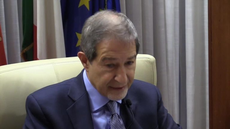 Vaccinazioni, Musumeci: “Entro l’estate le completeremo”