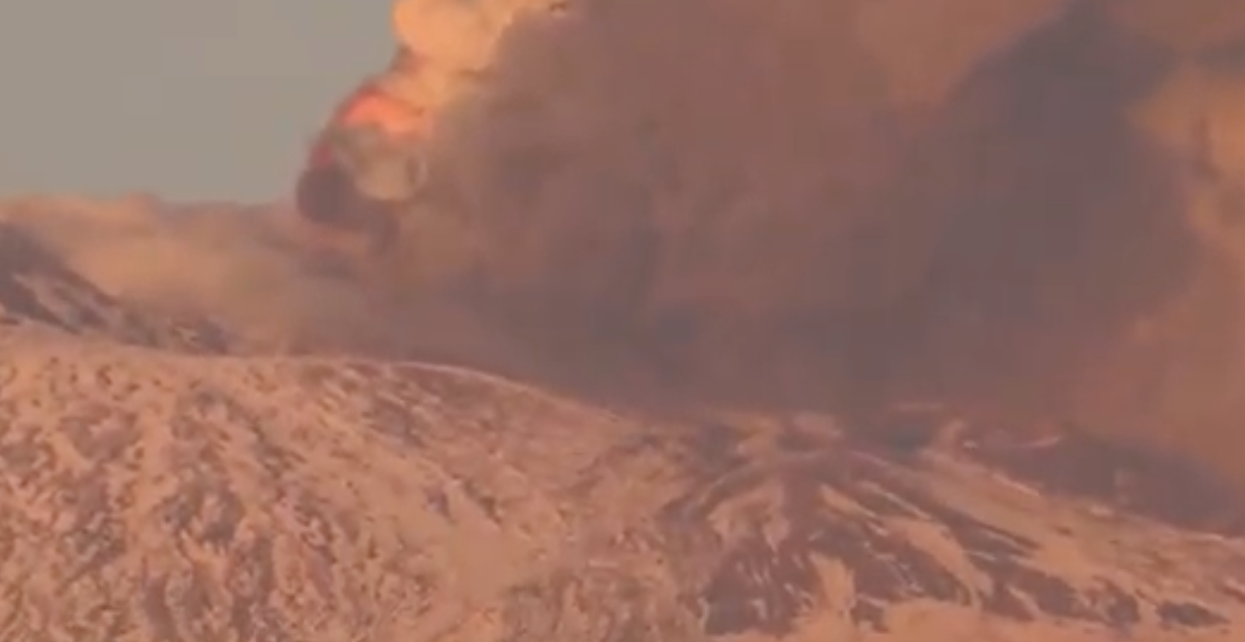 L’Etna si sveglia, le spettacolari immagini e il video in diretta