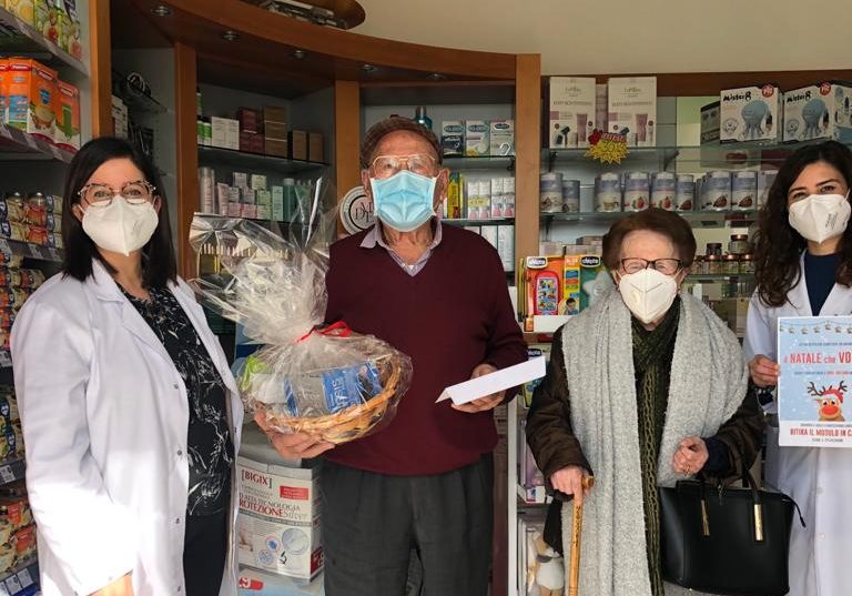 “Il Natale che vorrei”: nonni Maria e Vito premiati al concorso organizzato dalla Farmacia Giacalone di Marsala
