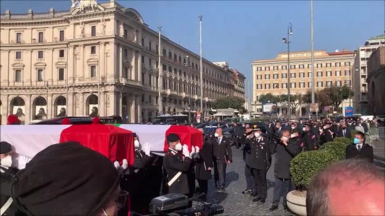 Funerali di Stato per Attanasio e Iacovacci, feretri avvolti nel Tricolore