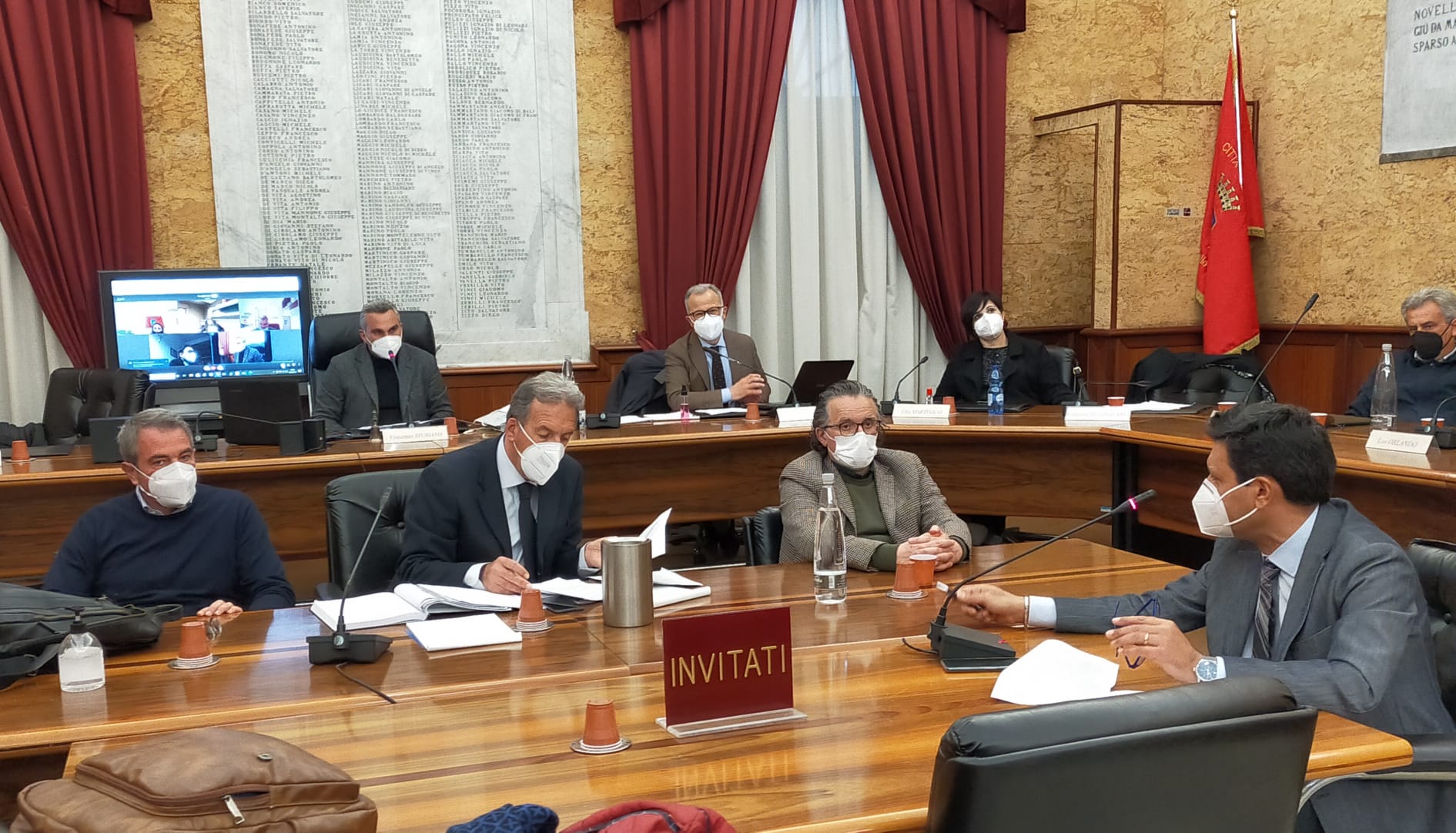 Il consiglio discute ancora di sanità e decide di continuare l’occupazione dell’Aula