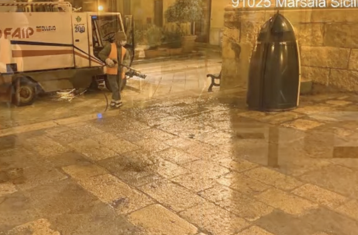 Marsala: lavaggio nelle strade del centro storico. VIDEO