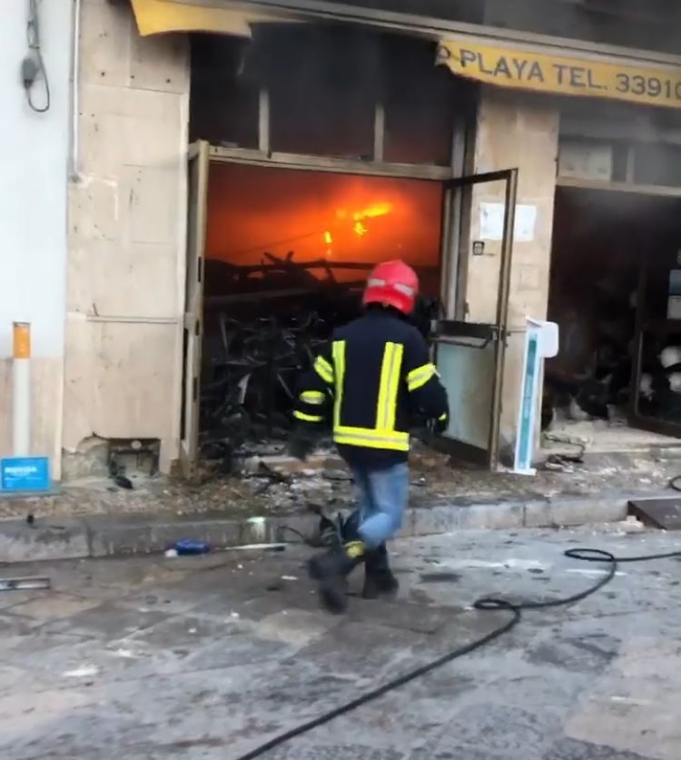 Favignana: a fuoco un negozio di noleggio bici