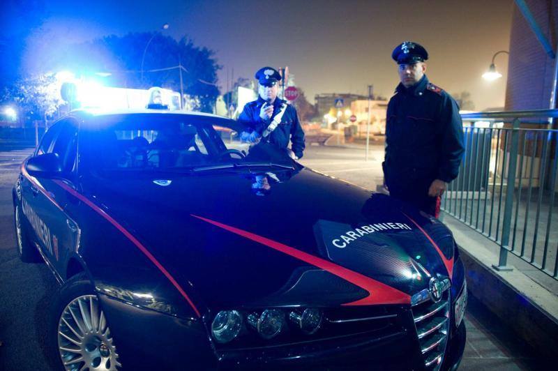 Minaccia i familiari con un coltello, arrestato dai carabinieri