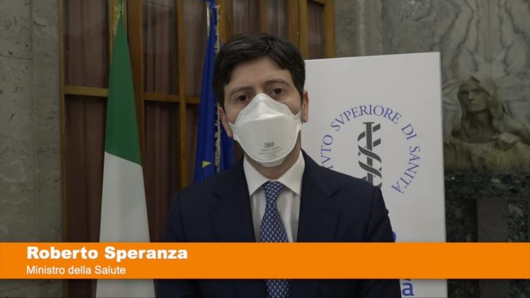 Covid, Speranza “I vaccini restano la vera soluzione. Sì allo scudo penale per chi somministra il vaccino”