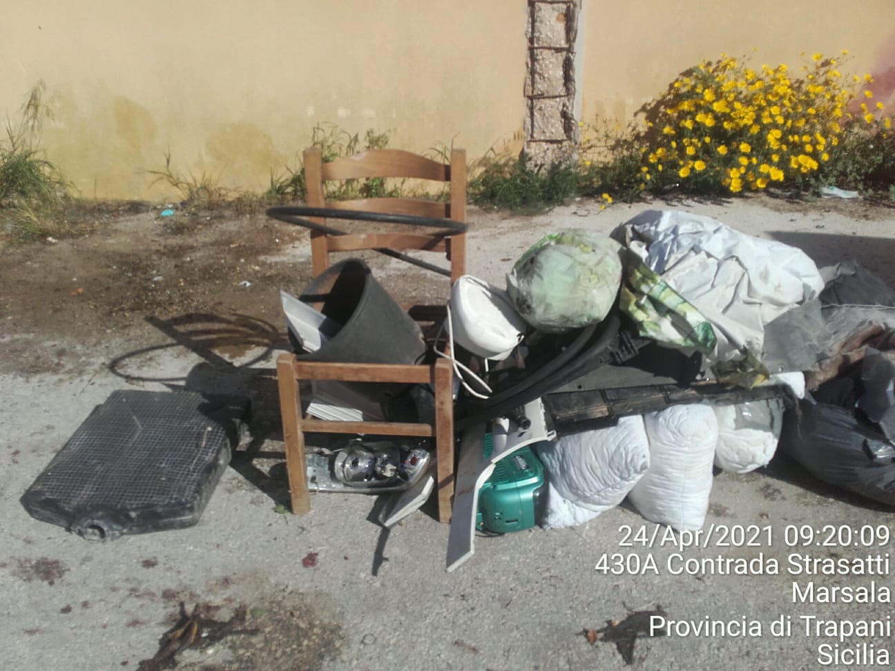 Marsala: continua l’attività di pulizia dai rifiuti a Strasatti