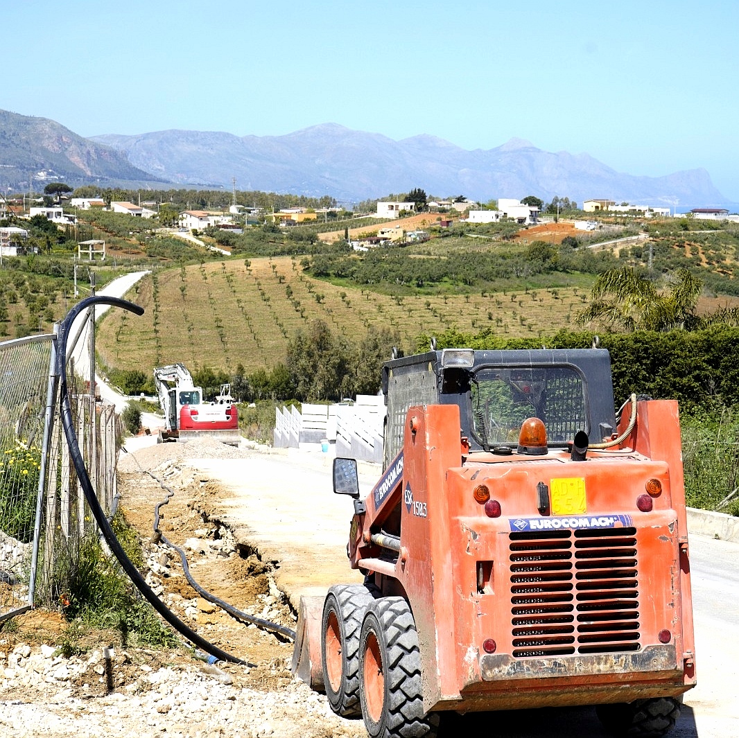 Alcamo: in corso l’intervento in via Gammara-Giovenco per la frana