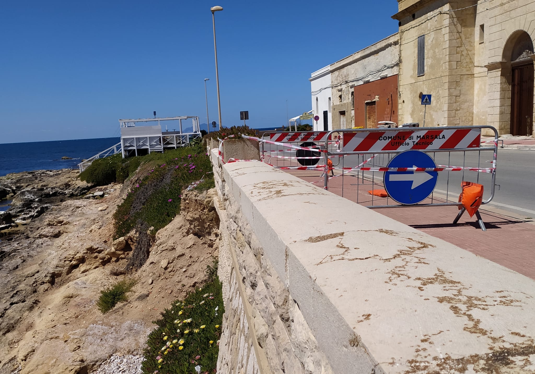 Lungomare Boeo sempre più pericoloso: stop al transito pedonale sul marciapiede in alcuni tratti