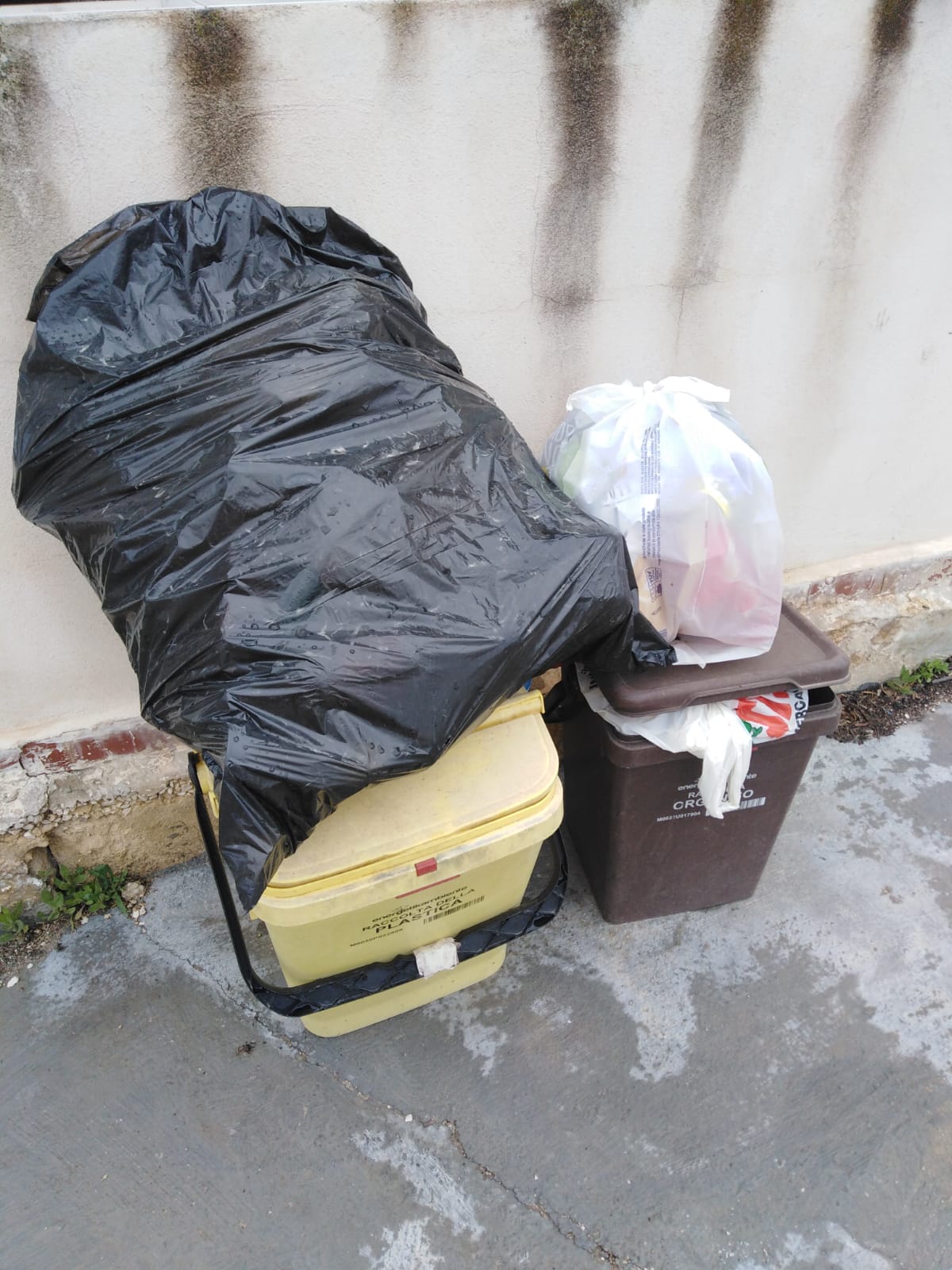 Marsala: gli abitanti di contrada Giunchi: “Mancato ritiro dei rifiuti”