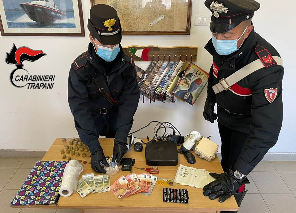 Droga a Marsala: arrestata 40enne, percepiva il reddito di cittadinanza