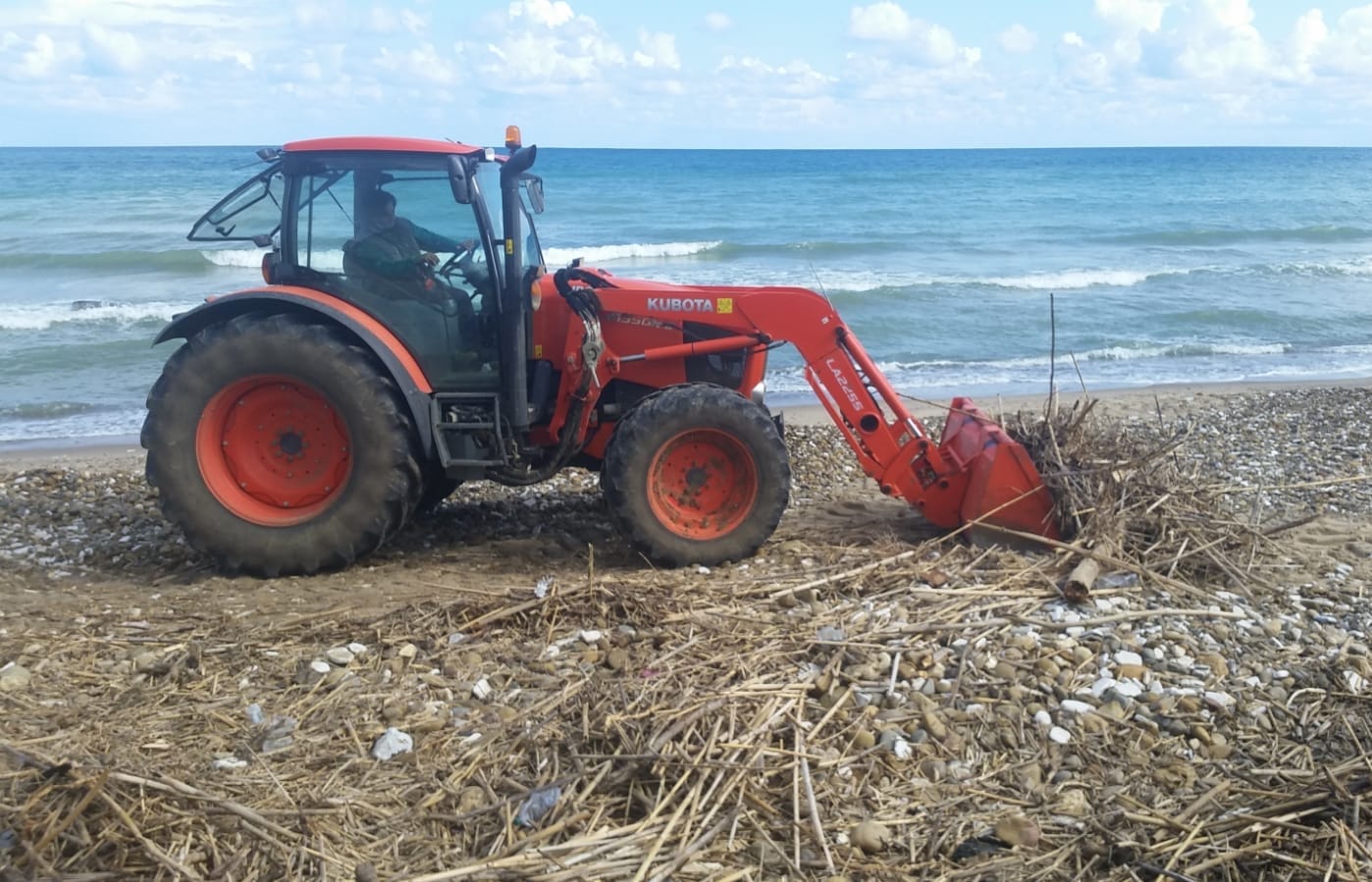 Alcamo Marina, avviata la pulizia delle spiagge