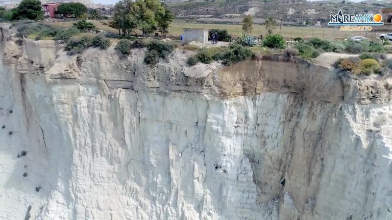 Scala dei Turchi, un drone ne svela i punti deboli