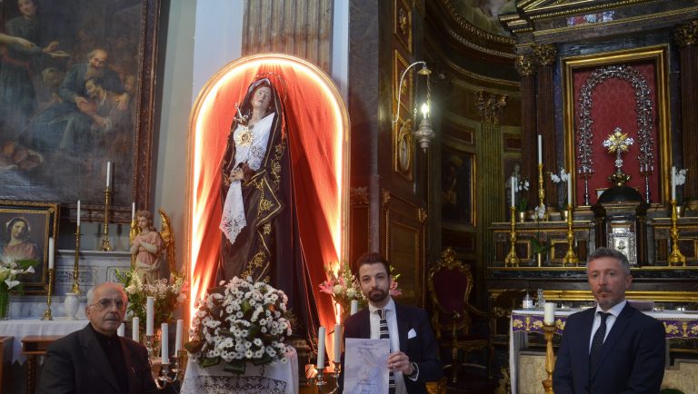 Settimana santa: “Figli tuoi”,   inno alla Madonna scritto da Giacalone-Virgilio