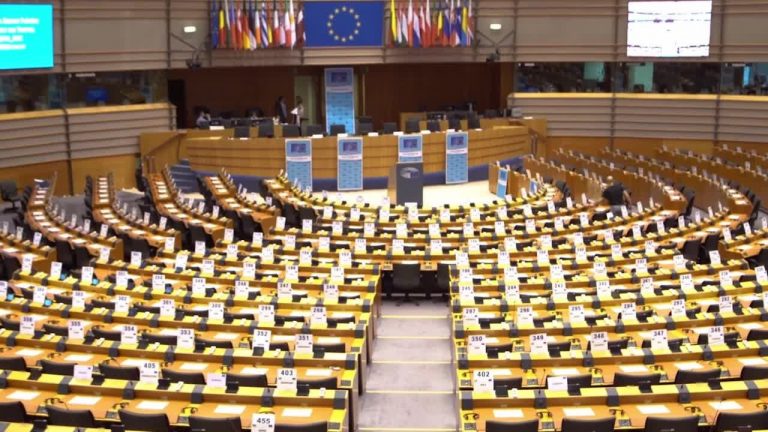 Migranti, parlamento Ue “Più attenzione ai diritti umani”