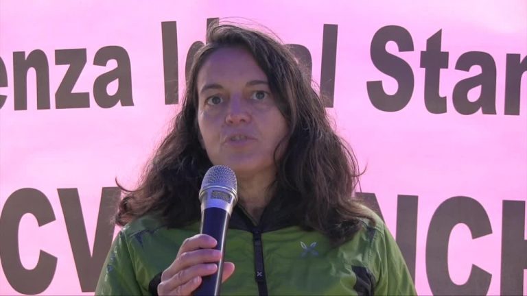 I lavoratori della Ideal Standard manifestano al Giro d’Italia