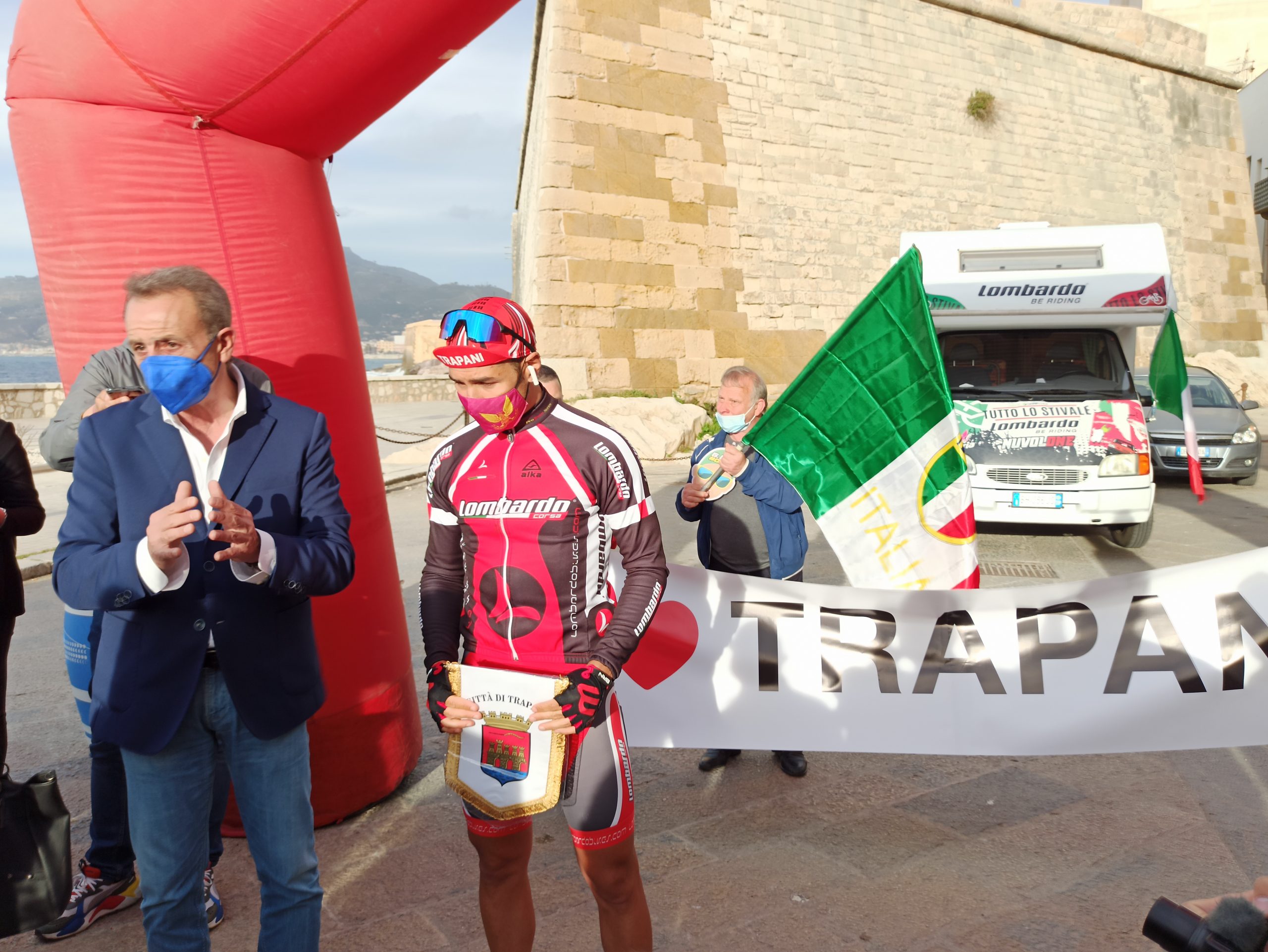 Trapani: Tranchida accoglie l’atleta Bica e annuncia novità su via delle Sirene