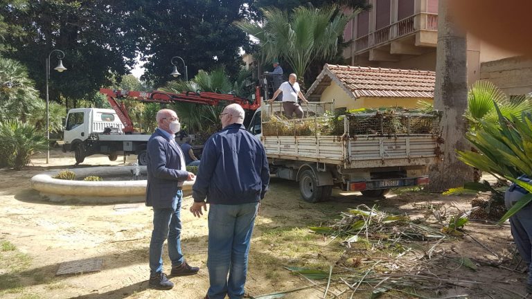 Marsala: addetti al Verde Pubblico in azione per la riapertura di Villa Cavallotti