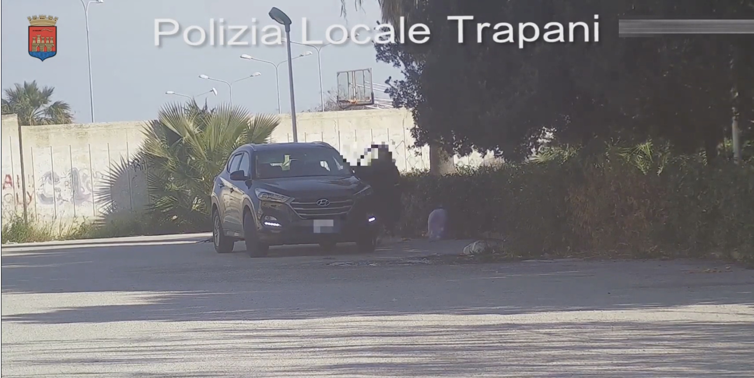 Trapani: 3mila euro di multa a un trasgressore per abbandono di rifiuti. VIDEO