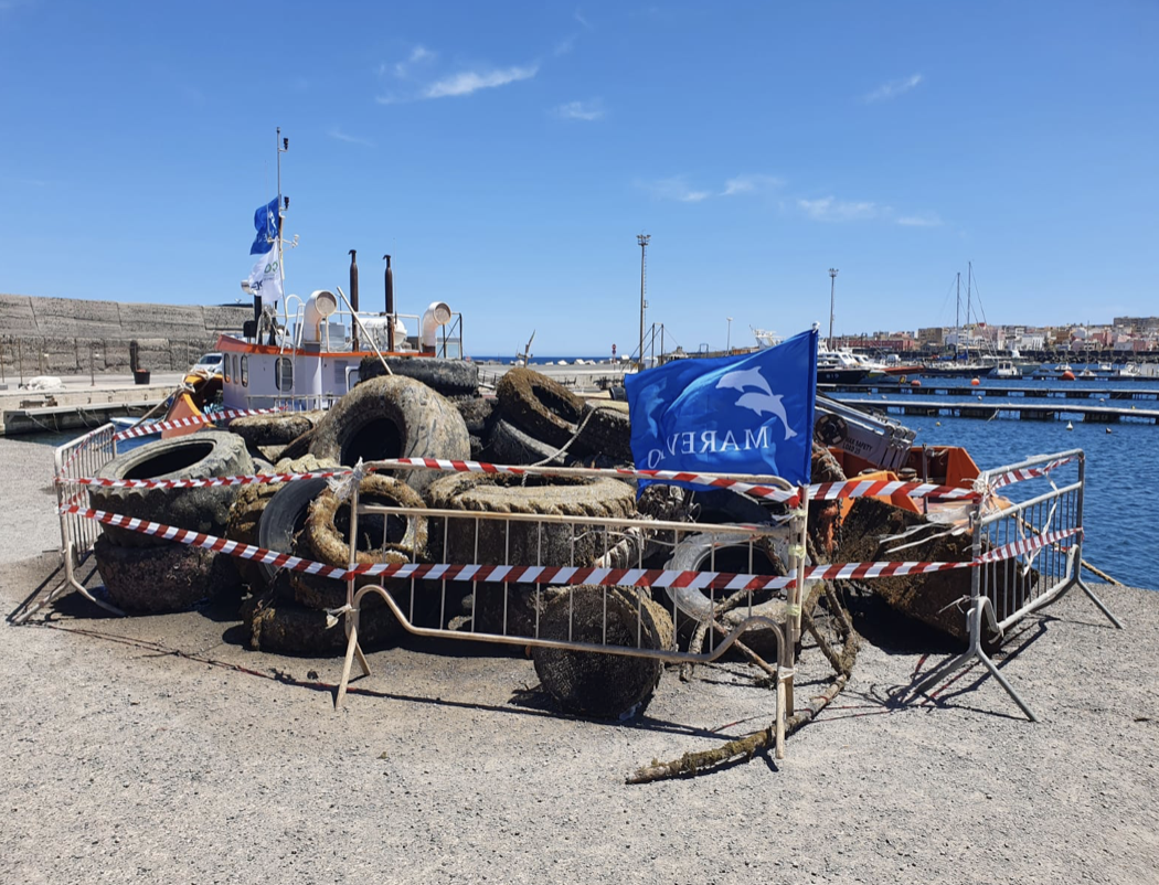 Pantelleria: Guardia Costiera e Mare Vivo puliscono i fondali da pneumatici, motori e rifiuti vari