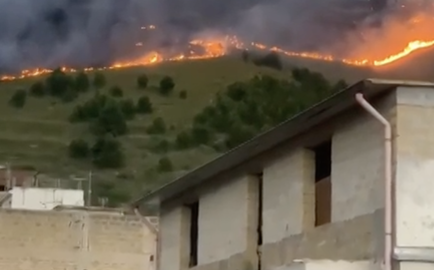 Alcamo: vaste fiamme su Monte Bonifato