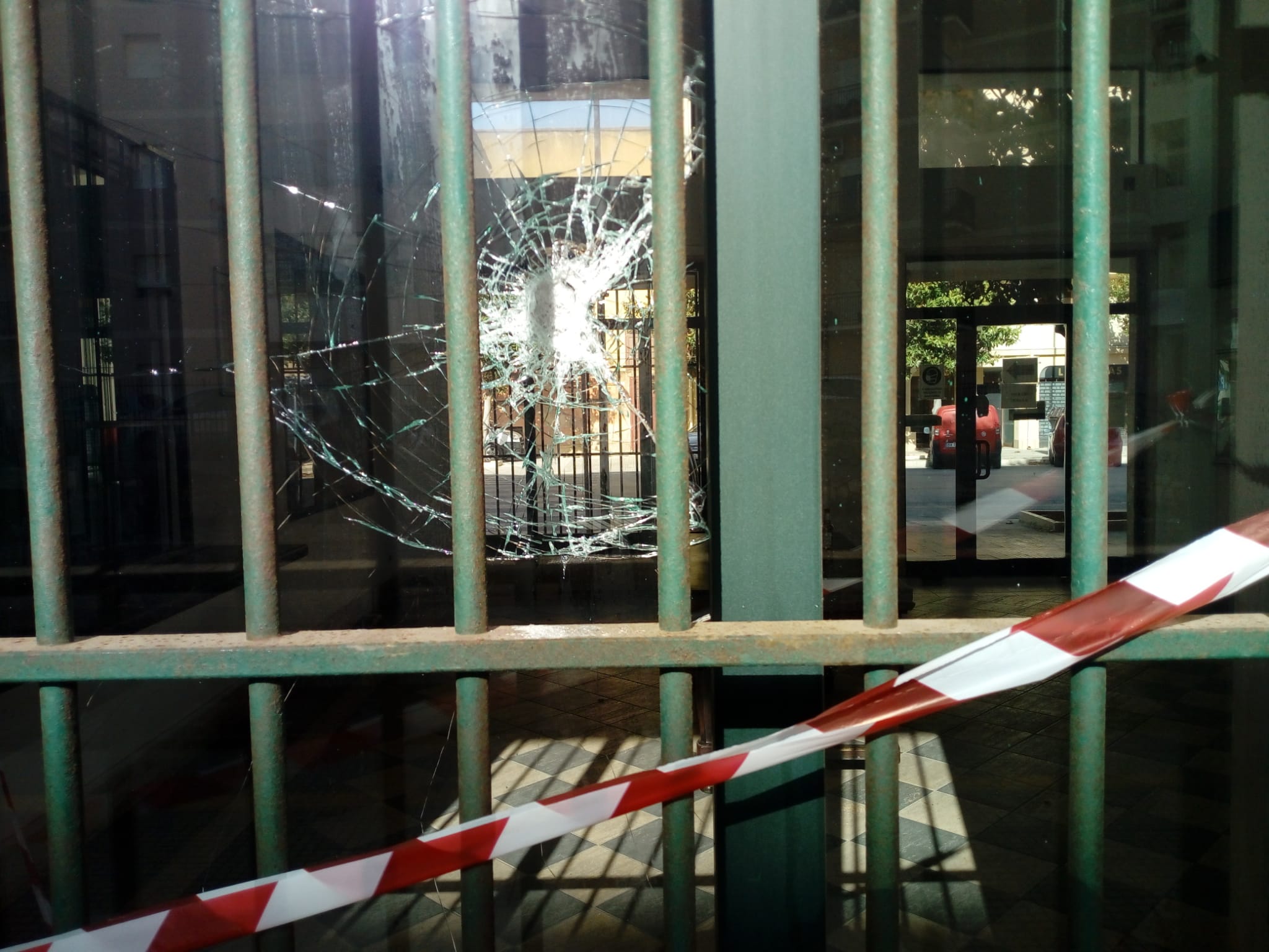 Marsala: atto vandalico ad una vetrata della Stazione ferroviaria