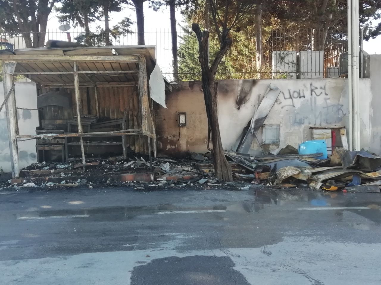 Marsala: incendio distrugge il chiosco di via Falcone