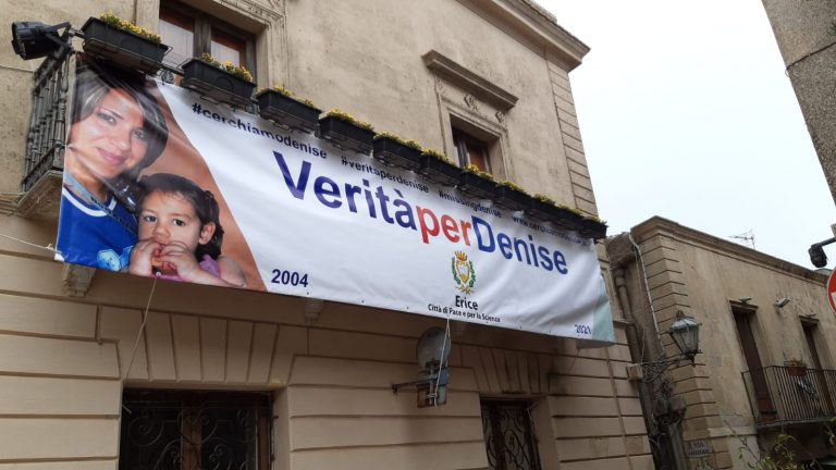 Erice: striscione al Municipio “Verità per Denise”